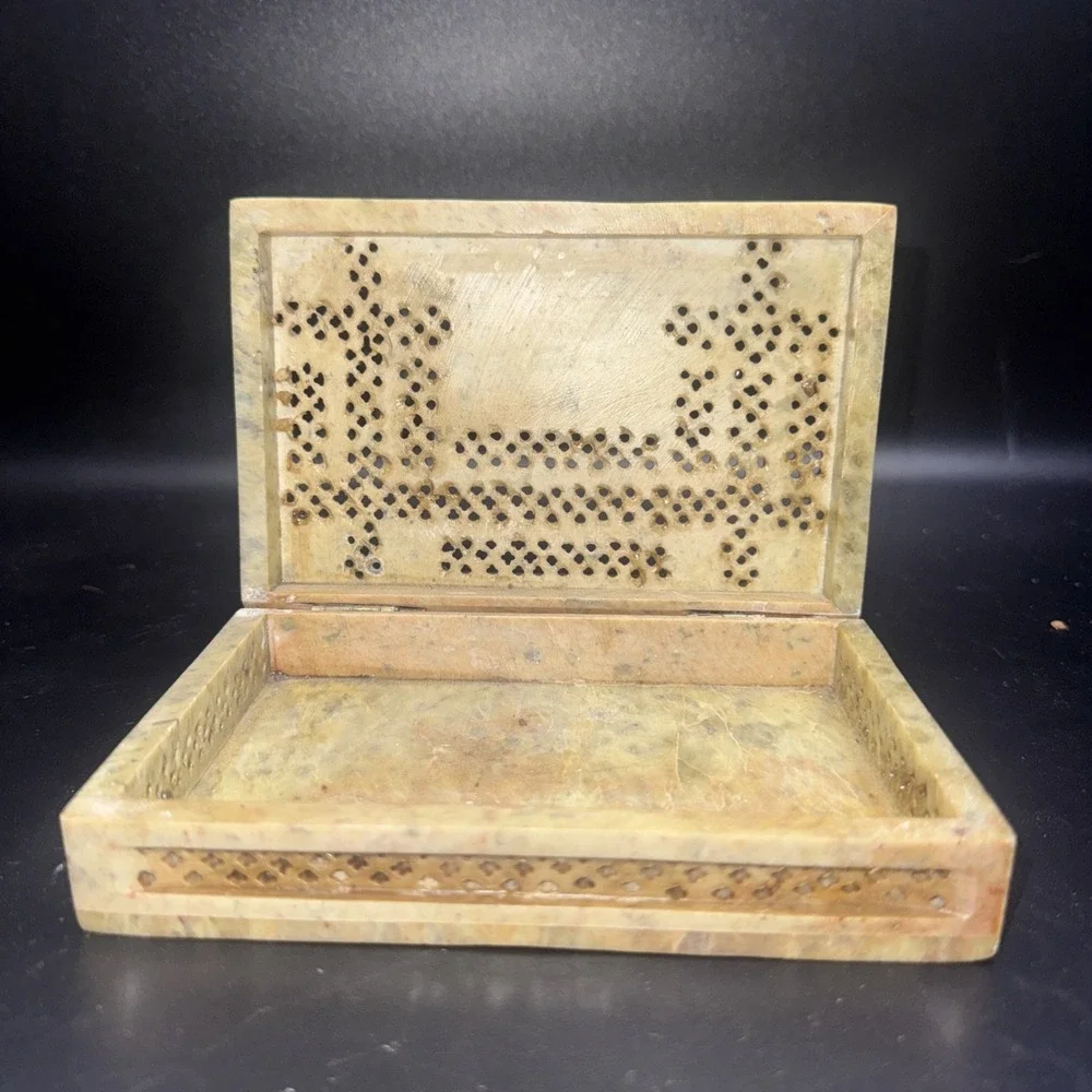 Vintage Soapstone Trinket Box‎ Floral Inlay Made With Mother-of-Pear - Indial